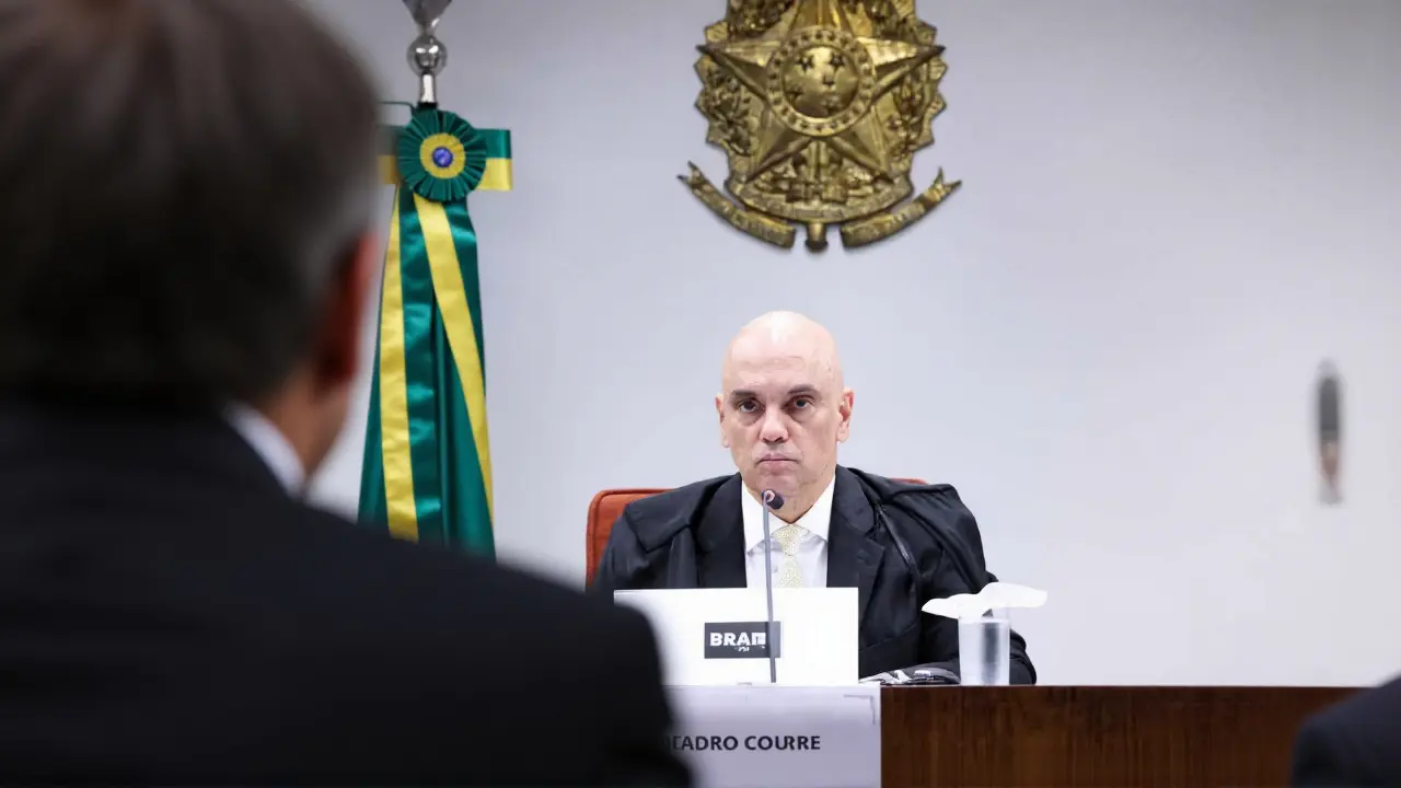 Moraes decide esta semana se Bolsonaro volta para a prisão